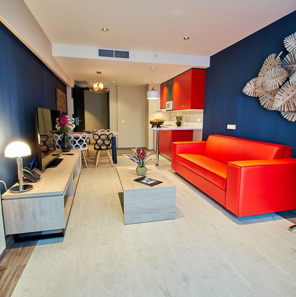 In-room safe, laptop workspace, soundproofing, WiFi (free)