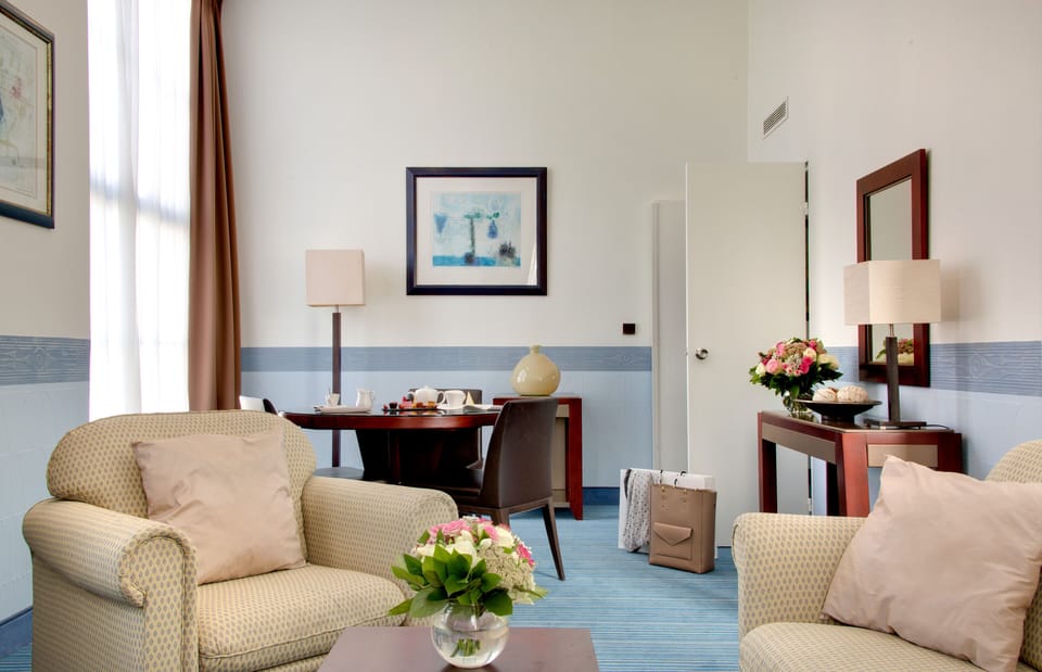 Apartment (Suite) | Living area | 80-cm LCD TV with digital channels