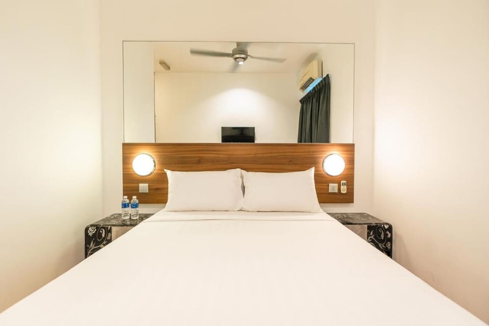 Double Room | In-room safe, desk, blackout drapes, free WiFi