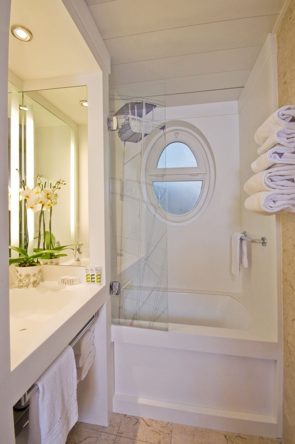 Rainfall showerhead, eco-friendly toiletries, hair dryer, towels