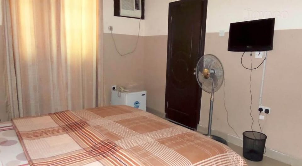 Classic Room | Individually decorated, individually furnished, desk, laptop workspace