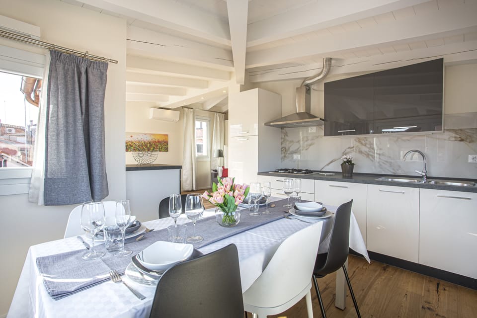 Apartment, 1 Bedroom | In-room dining