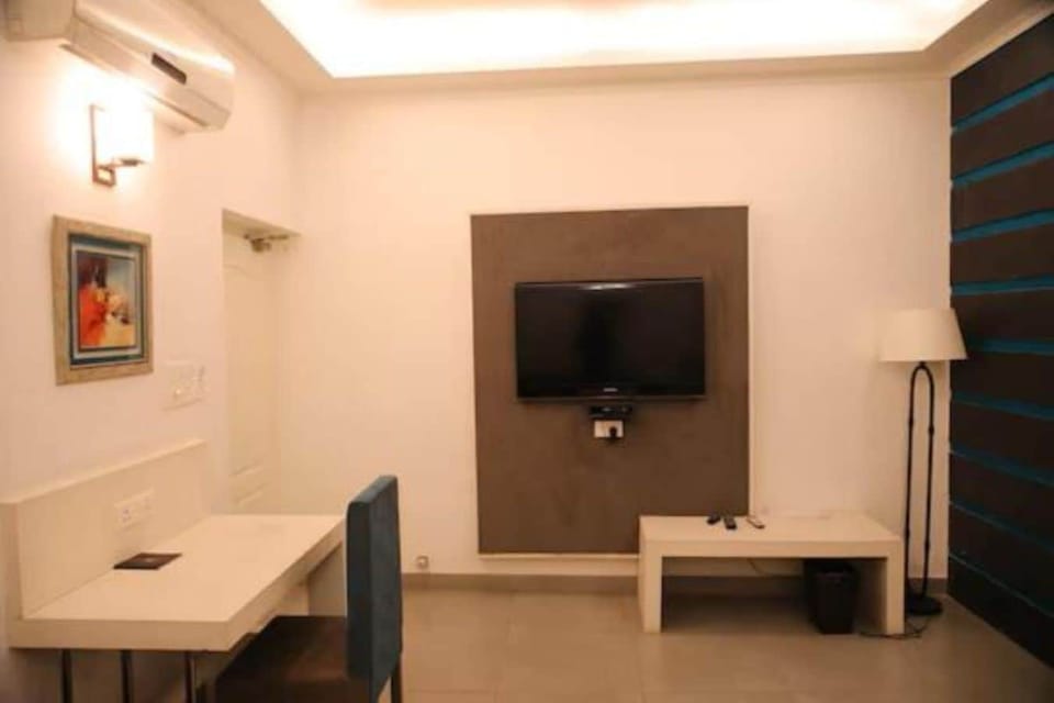 Garden Suite | Premium bedding, in-room safe, iron/ironing board, free WiFi
