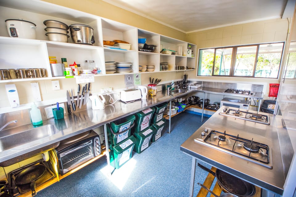 Full-size fridge, microwave, oven, stovetop