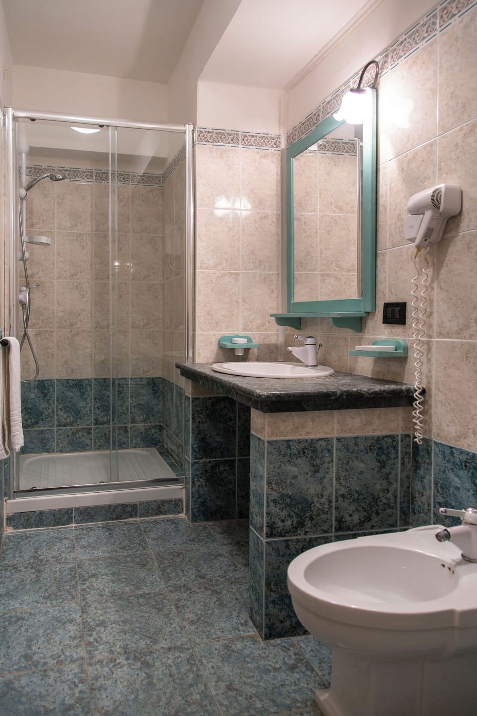 Standard Double Room, Sea View, Beach Facilities excluded | Bathroom | Shower, free toiletries, hair dryer, bidet