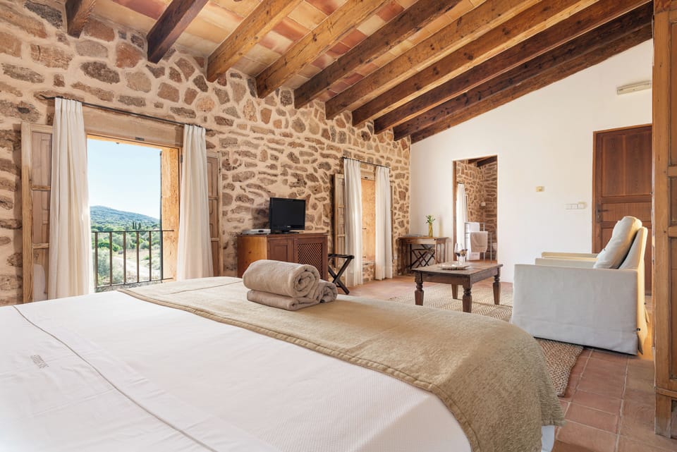 Junior Suite (Es Sòtil) | Premium bedding, down comforters, minibar, in-room safe