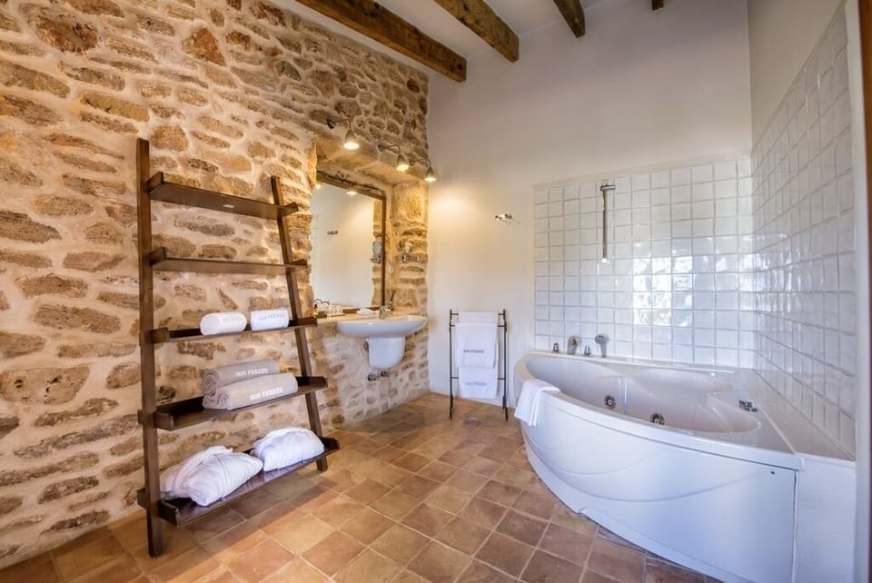 Senior Suite (Es Colomer) | Jetted tub