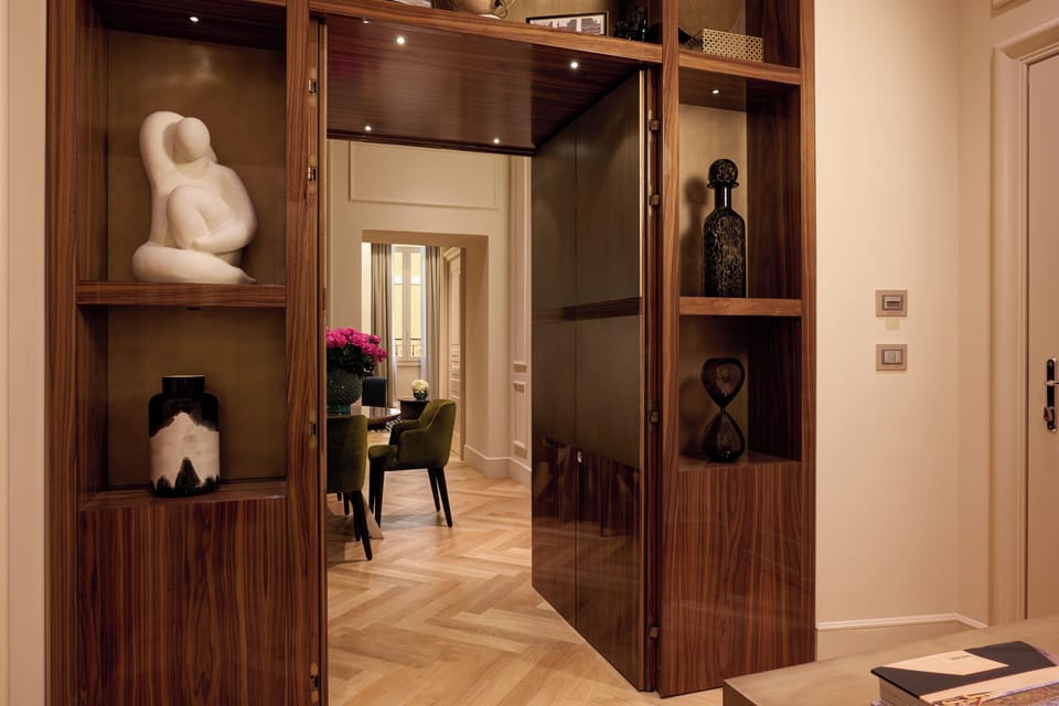 Presidential Suite | Living area | 42-inch Smart TV with satellite channels, pay movies