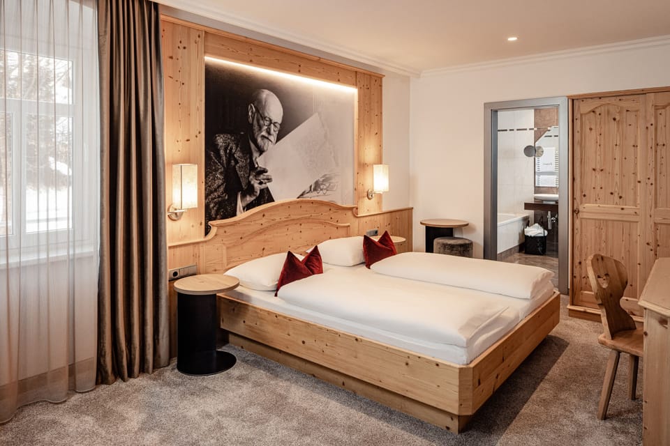 Frette Italian sheets, premium bedding, down comforters, minibar