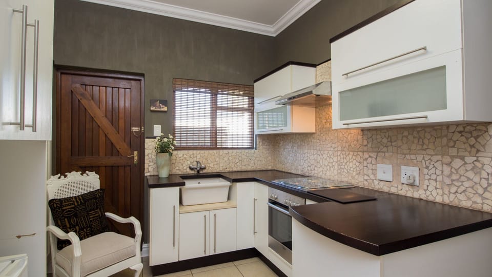 Standard Room (R7) | Private kitchenette | Fridge, coffee/tea maker, electric kettle