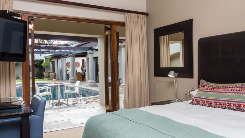 Luxury Room | Premium bedding, pillowtop beds, minibar, in-room safe
