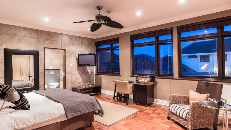 Executive Room | Premium bedding, pillowtop beds, minibar, in-room safe