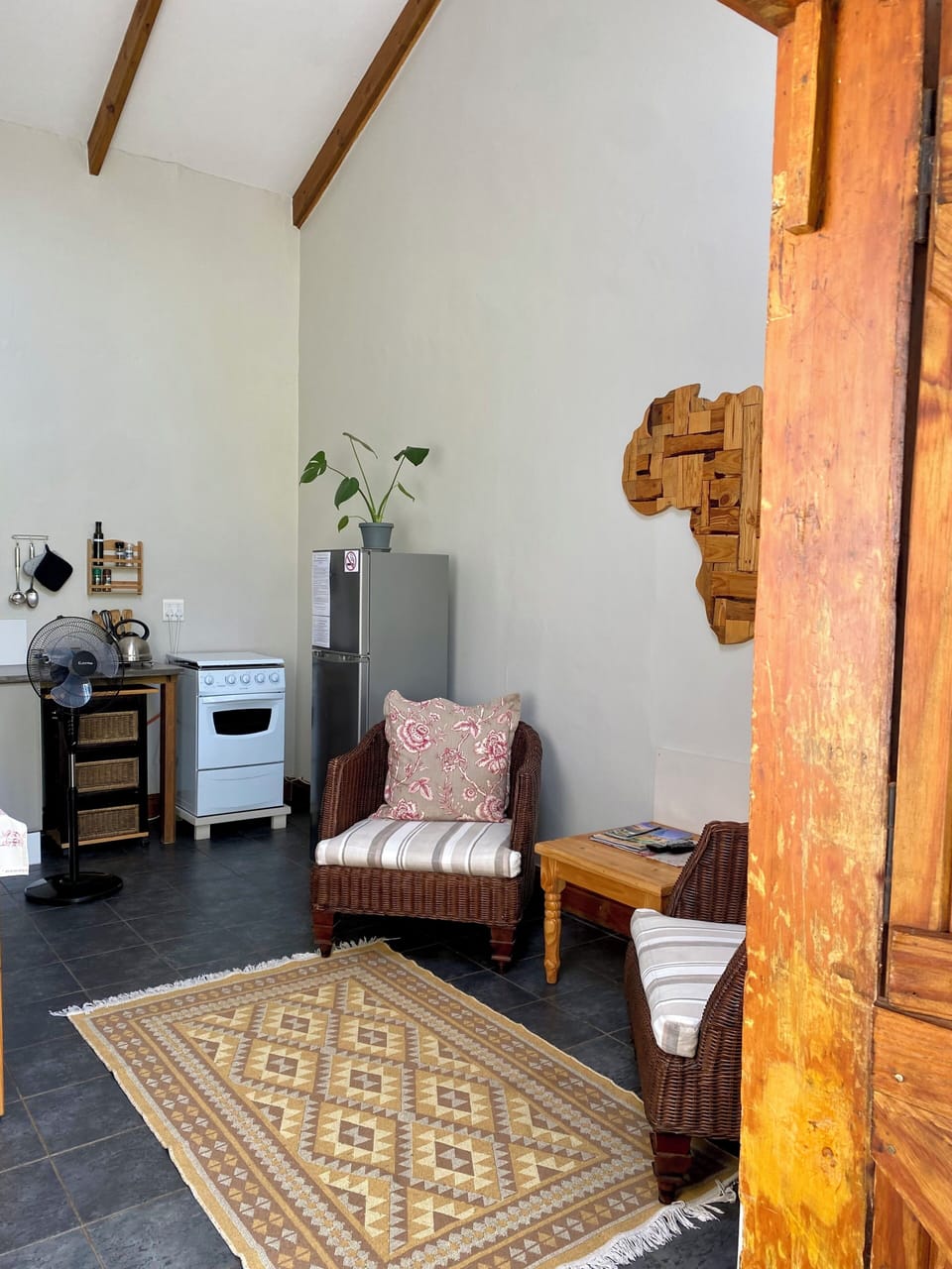 Peacock Self-Catering Suite | Private kitchen | Fridge, electric kettle