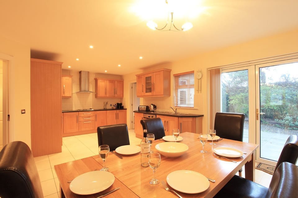 House | Private kitchen | Fridge, microwave, oven, stovetop