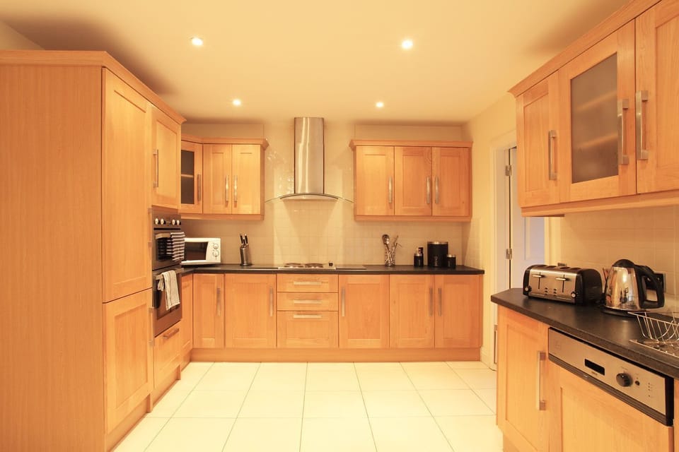 House | Private kitchen | Fridge, microwave, oven, stovetop