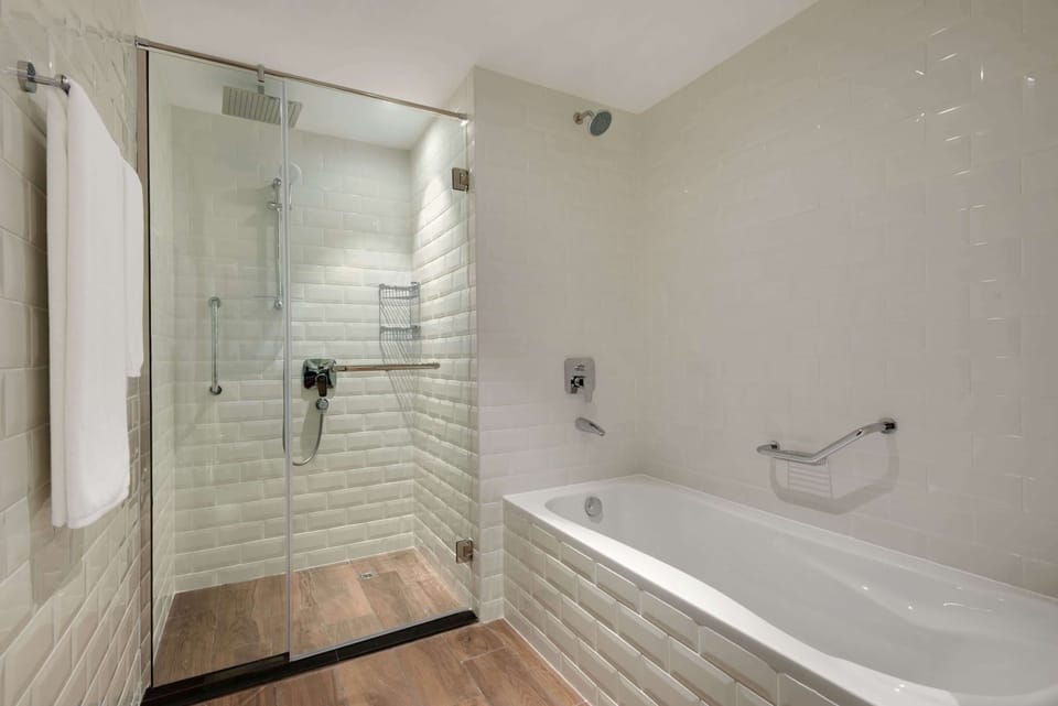 Executive Suite, 1 King Bed, Smoking | Bathroom | Eco-friendly toiletries, hair dryer, slippers, bidet