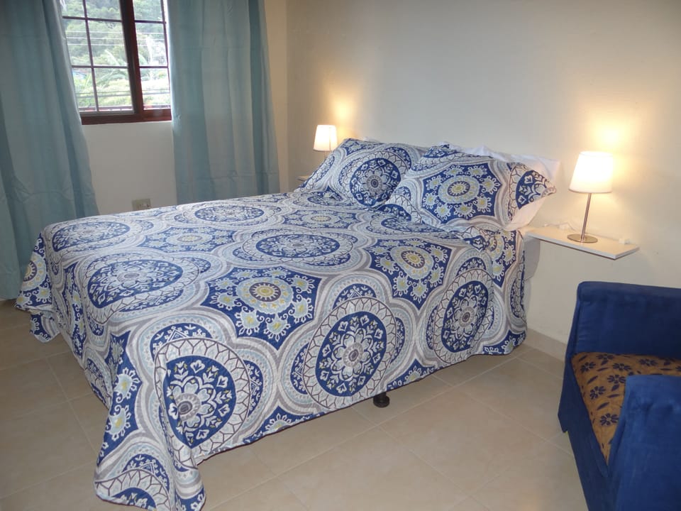 Comfort Single Room | Premium bedding, down comforters, individually decorated