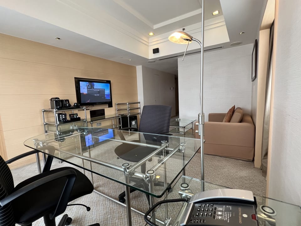 Premier Suite | Living area | 42-inch plasma TV with satellite channels, TV