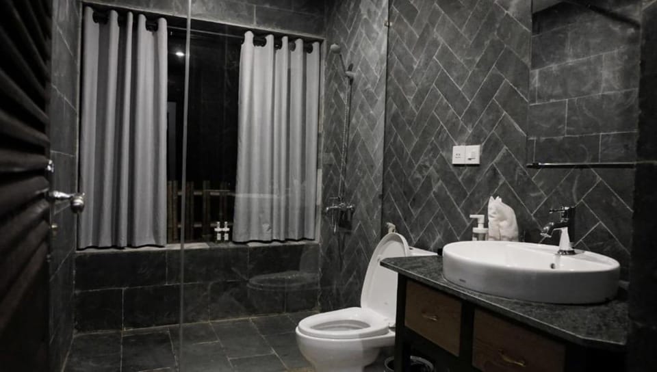 Deluxe Double Room Single Use | Bathroom | Shower, free toiletries, hair dryer, bathrobes