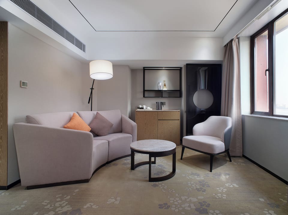 Premier Suite, 1 King Bed | Living area | 83-cm LCD TV with cable channels