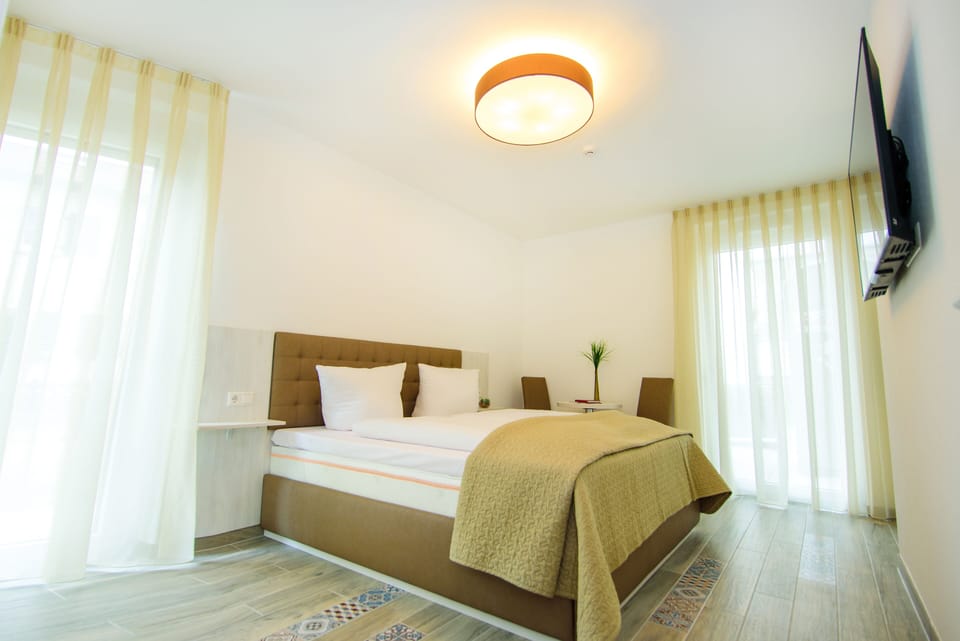 Hypo-allergenic bedding, soundproofing, free WiFi, wheelchair access