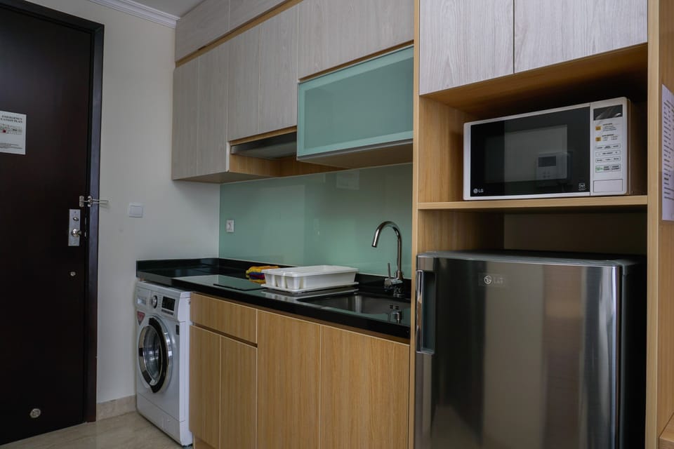 Room | Private kitchen | Fridge, stovetop, cookware/dishes/utensils