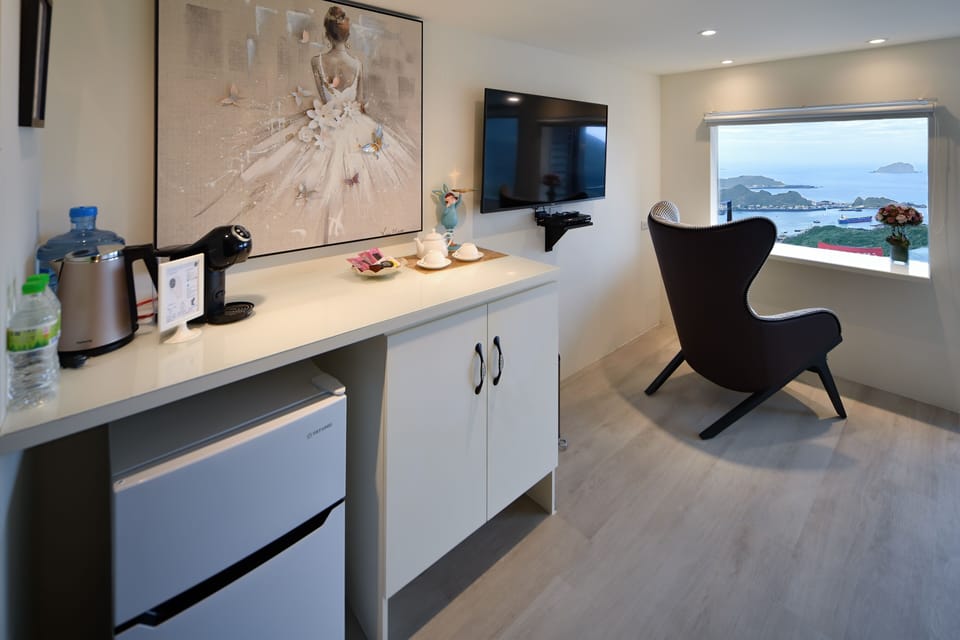 Deluxe Double Room | Desk, free WiFi, bed sheets
