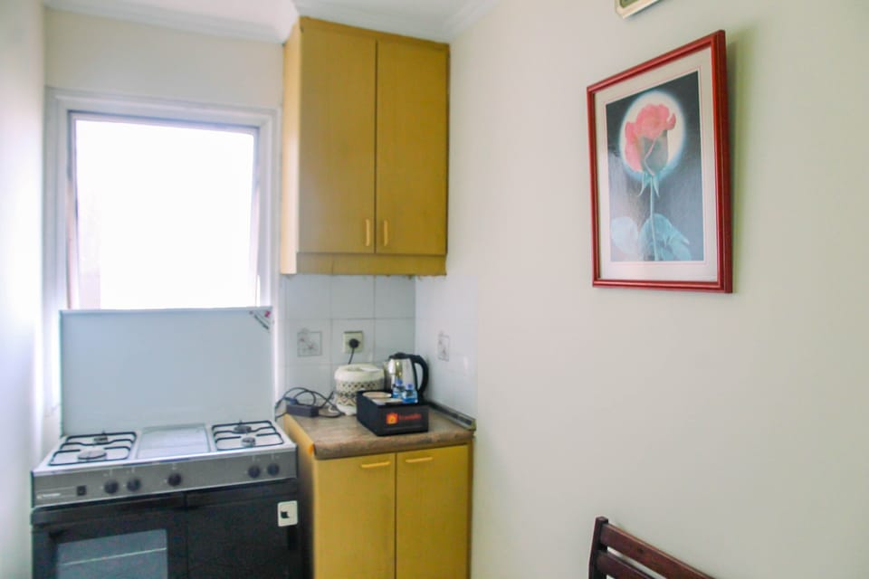 Room | Private kitchen | Fridge, stovetop, cookware/dishes/utensils