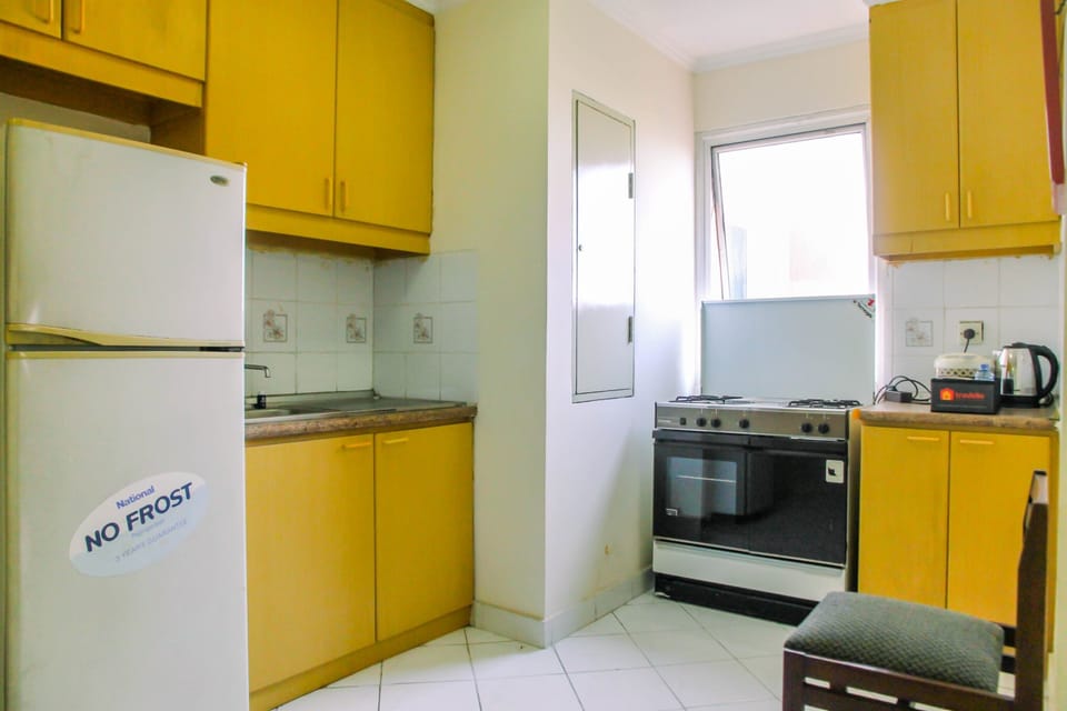 Room | Private kitchen | Fridge, stovetop, cookware/dishes/utensils