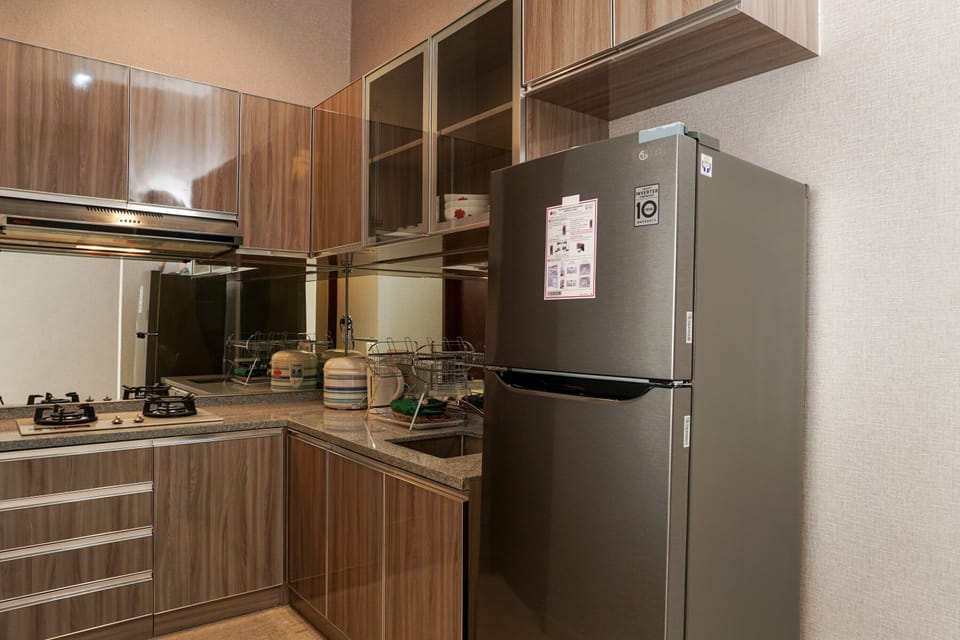 Room | Private kitchen | Fridge, stovetop, cookware/dishes/utensils