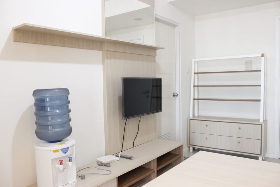 Room | Private kitchen | Fridge, stovetop, electric kettle, cookware/dishes/utensils
