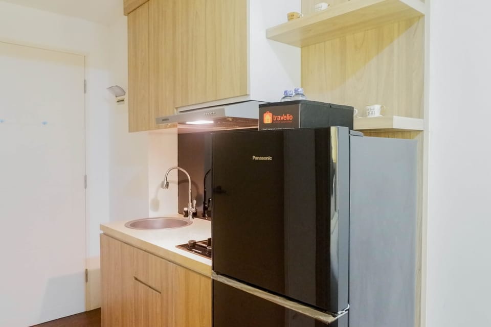 Room | Private kitchenette | Fridge, stovetop, cookware/dishes/utensils