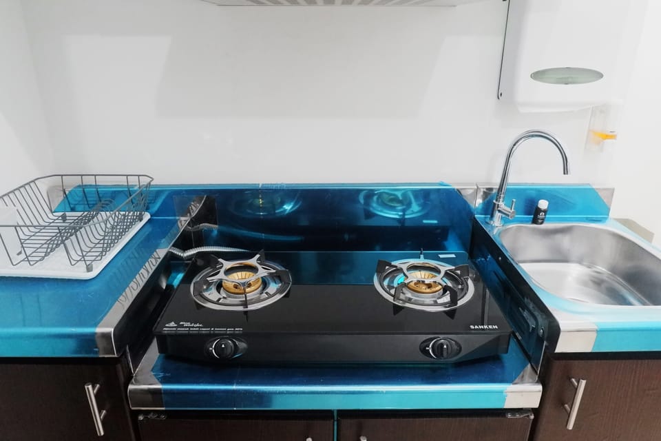 Room | Private kitchen | Fridge, stovetop, cookware/dishes/utensils