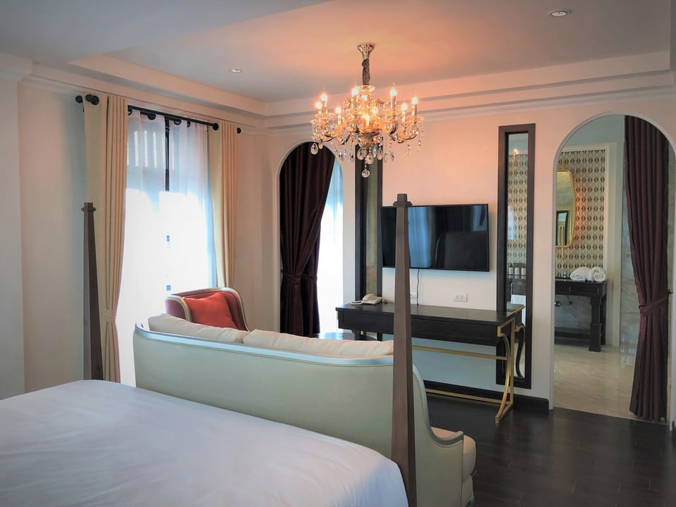 Grand Deluxe Room A3 | Premium bedding, free minibar, in-room safe, desk