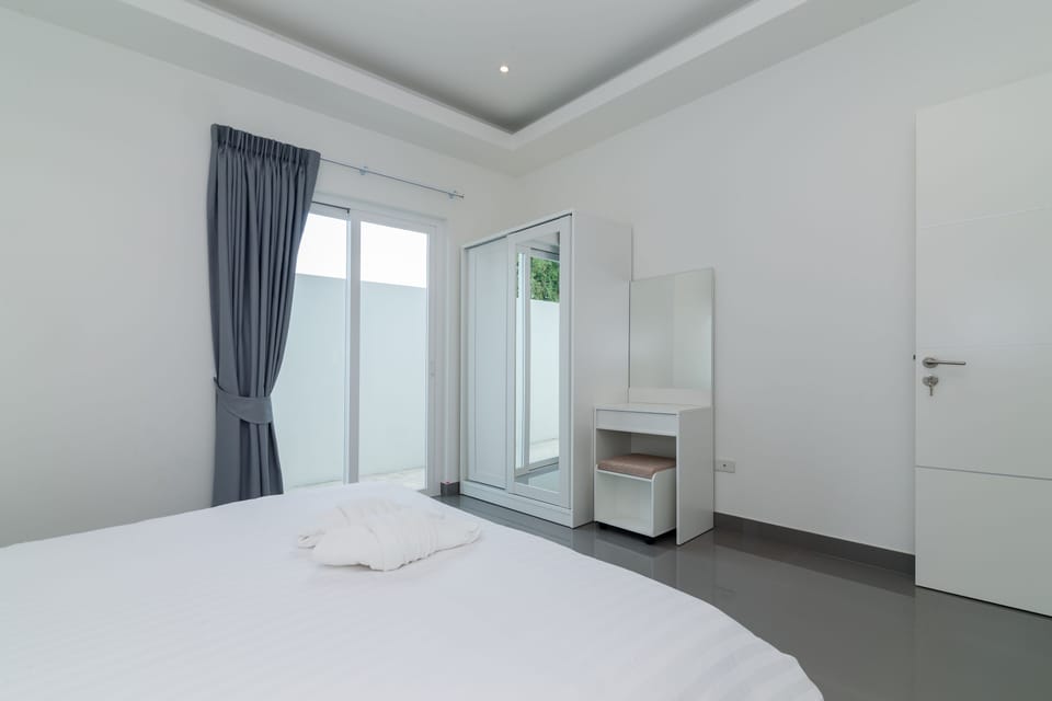 Superior Villa, 2 Bedrooms, Non Smoking, Kitchen | 2 bedrooms, blackout drapes, iron/ironing board, free cribs/infant beds