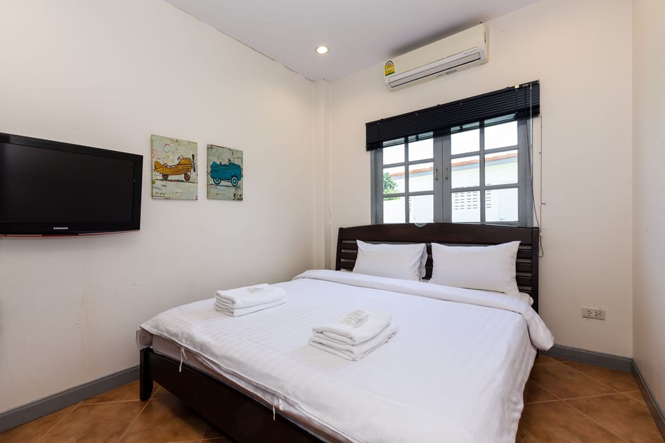 Standard Villa, 3 Bedrooms, Non Smoking, Kitchen | 3 bedrooms, blackout drapes, iron/ironing board, travel crib