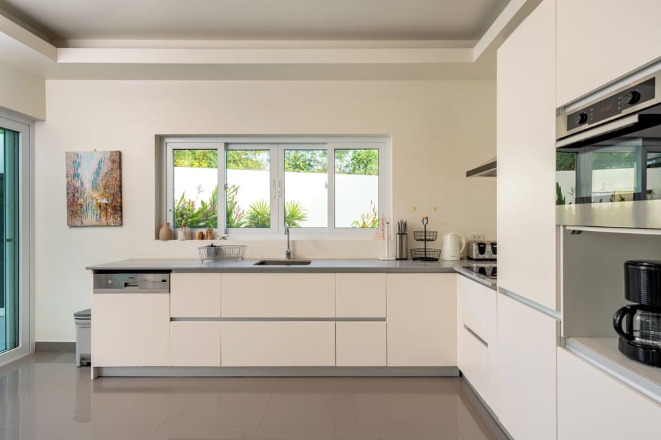 Superior Villa, 5 Bedrooms, Non Smoking, Kitchen | Private kitchen | Full-size fridge, microwave, oven, stovetop