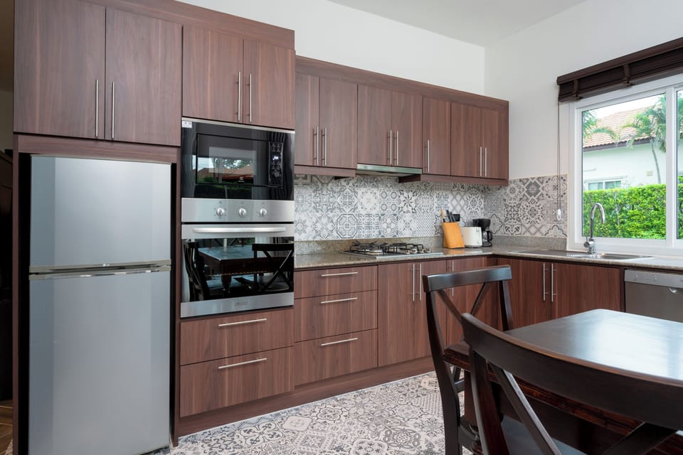 Standard Villa, 3 Bedrooms, Non Smoking, Kitchen | Private kitchen | Full-size fridge, microwave, oven, stovetop