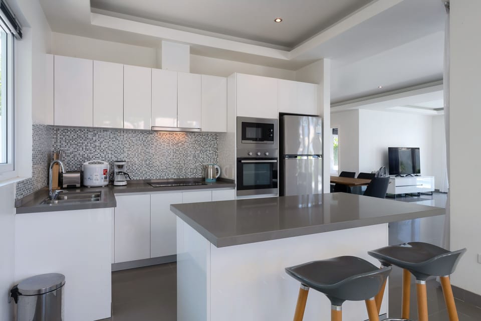 Superior Villa, 3 Bedrooms, Non Smoking, Kitchen | Private kitchen | Full-size fridge, microwave, oven, stovetop