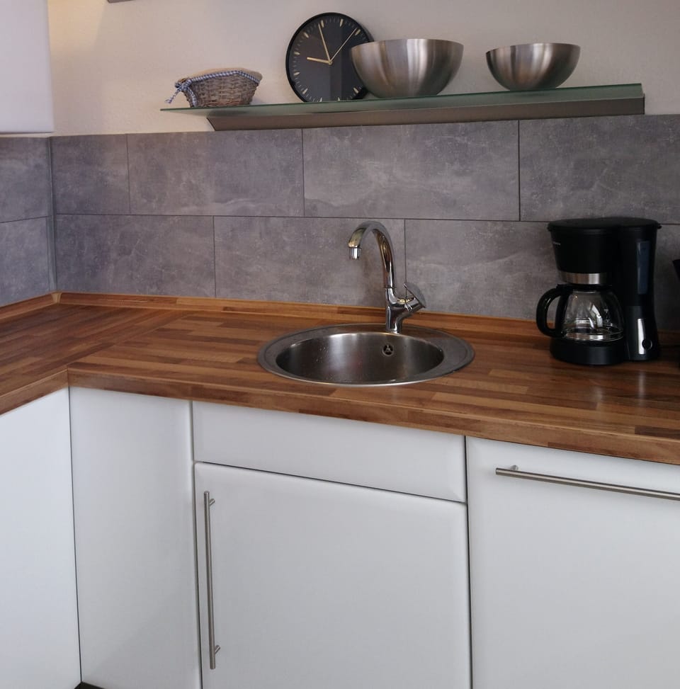 Apartment, 2 Bedrooms | Private kitchen | Fridge, microwave, oven, stovetop