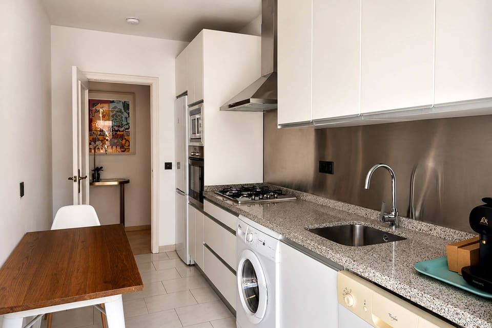 Apartment | Private kitchen | Coffee/tea maker, full-size fridge, microwave, oven