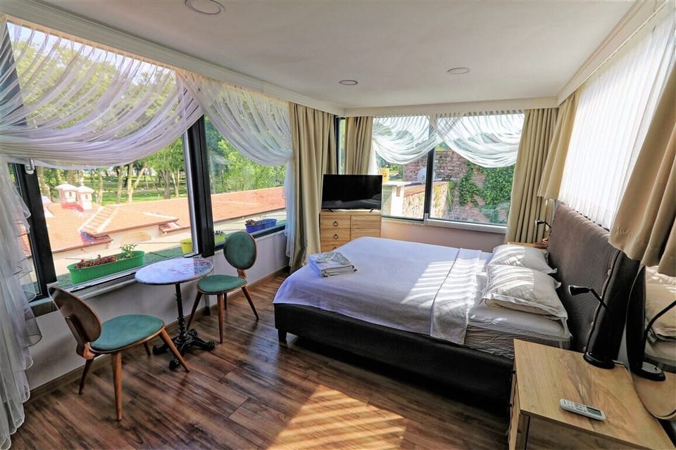 Deluxe Double Room | 2 bedrooms, premium bedding, minibar, in-room safe