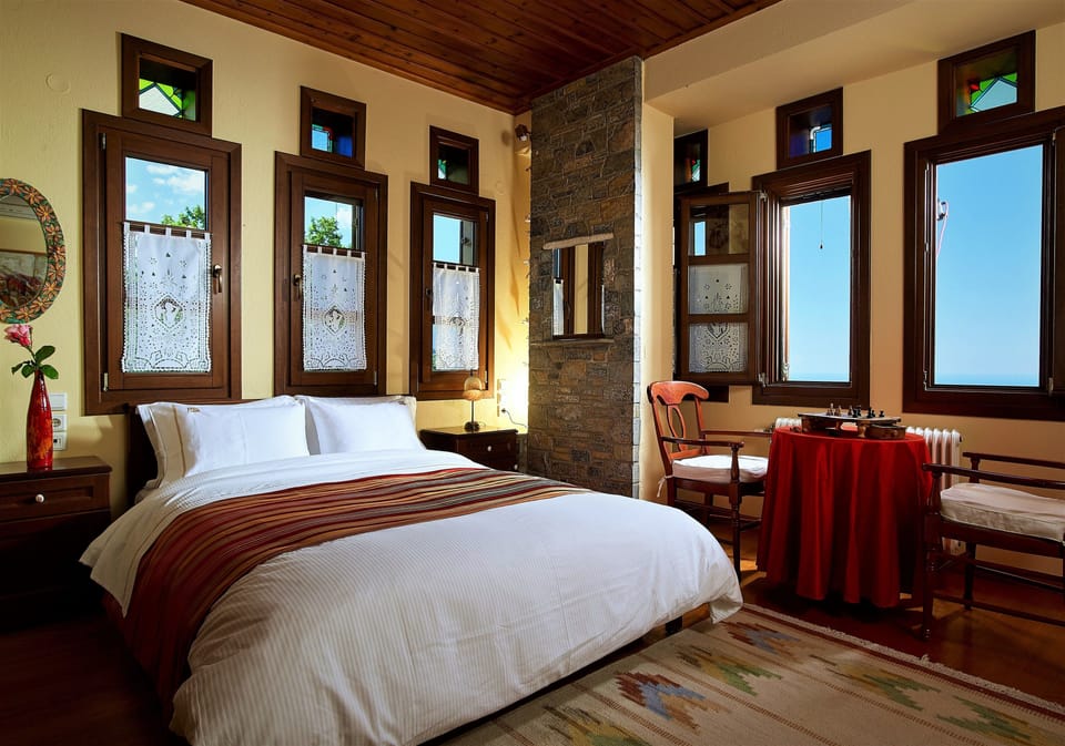 Junior Suite | Egyptian cotton sheets, premium bedding, down comforters, minibar