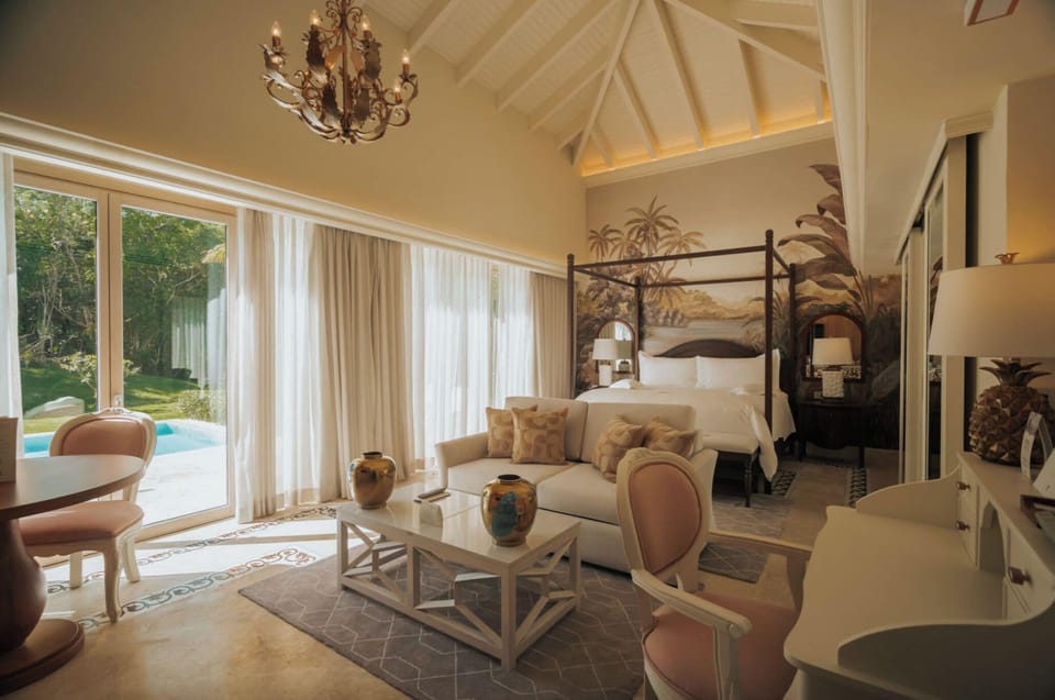Luxury Pool Junior Suite | Egyptian cotton sheets, premium bedding, down comforters