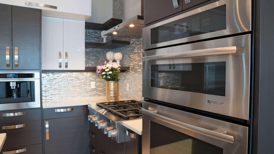 Suite, 1 King Bed, Balcony, Oceanfront (Living Room;Penthouse) | Private kitchenette | Mini-fridge, coffee/tea maker