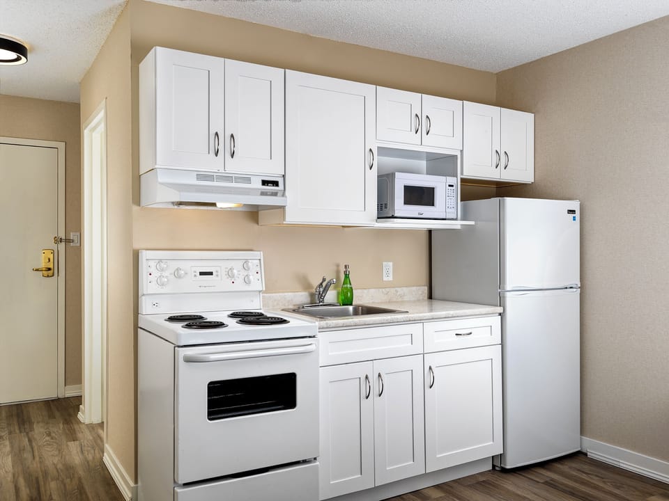 Fridge, espresso maker, coffee/tea maker, electric kettle