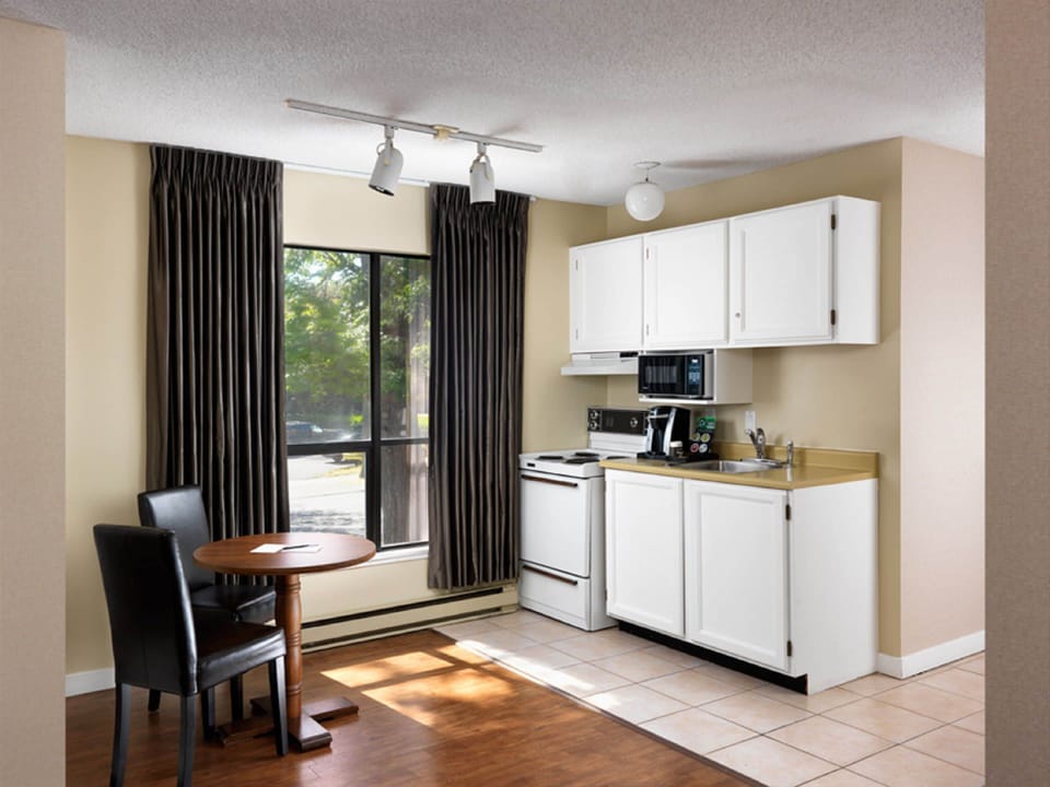 Fridge, espresso maker, coffee/tea maker, electric kettle