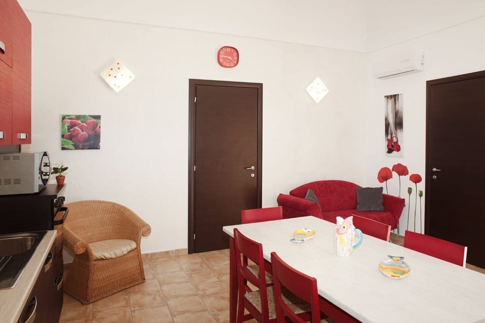 Apartment, 2 Bedrooms | In-room dining
