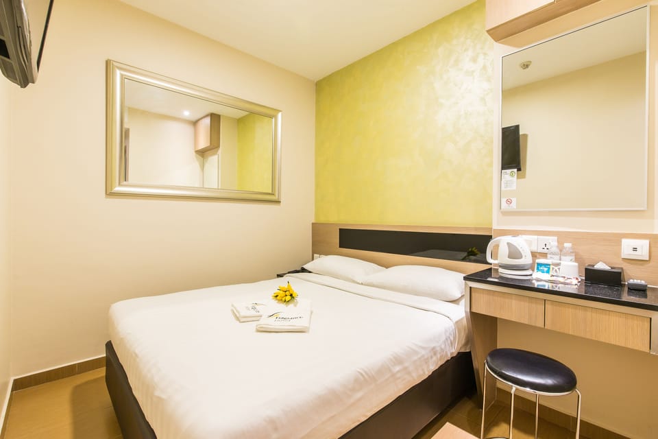 Superior Room, 1 Queen Bed | In-room safe, iron/ironing board (on request), WiFi (free), bed sheets