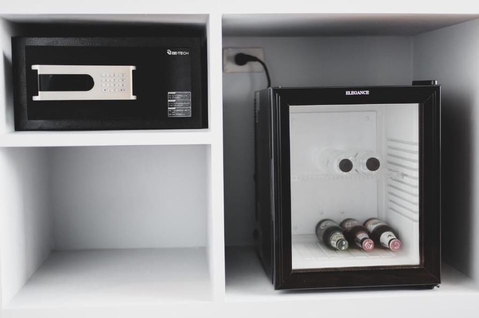 Superior Double Room | Minibar, in-room safe, blackout drapes, soundproofing